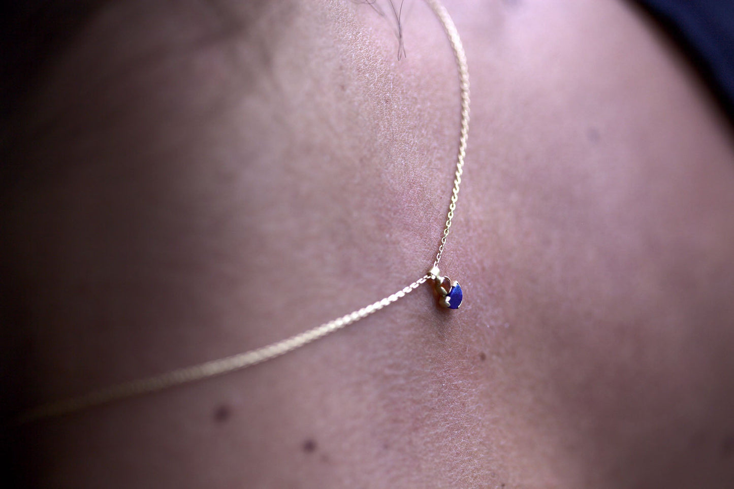 Orange sapphire and lapis Mina pendant