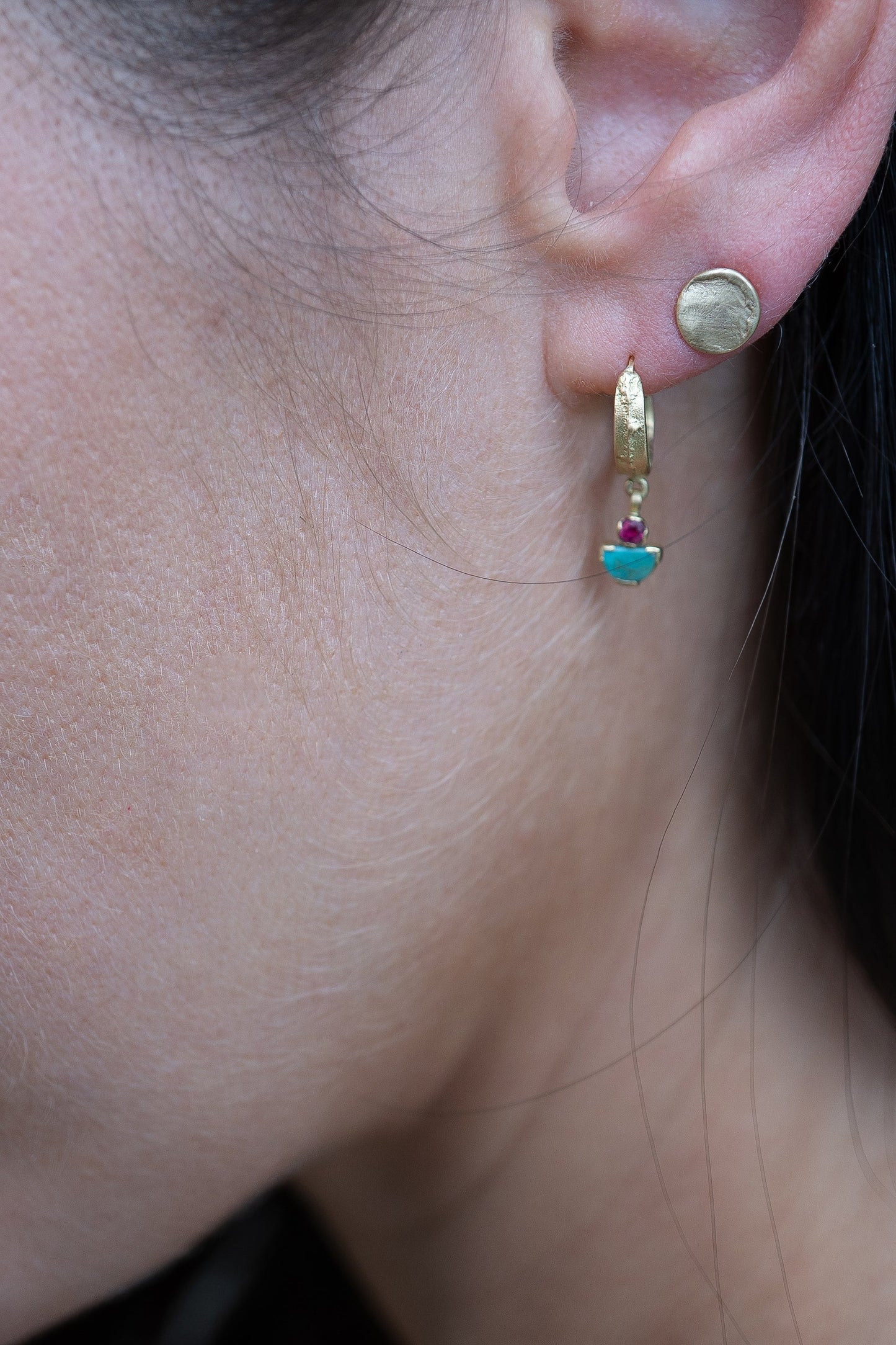 9 carat medium selvedge studs